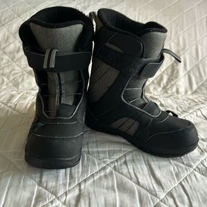 Ride boys snowboard boots. EUC! Size 2.